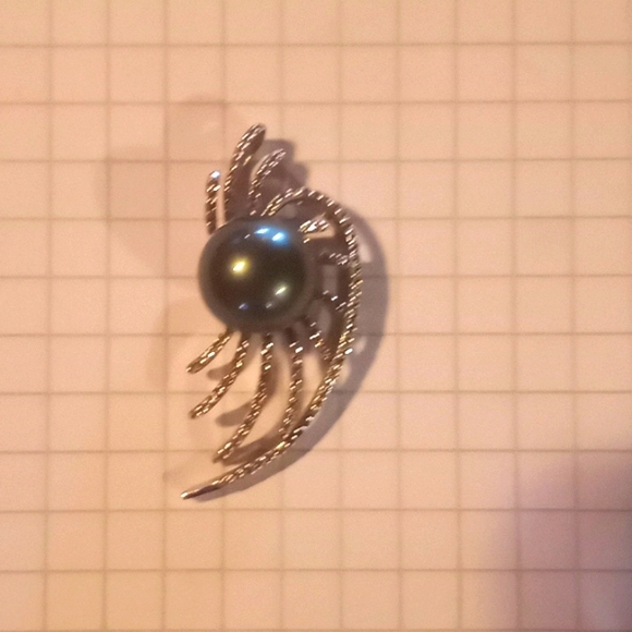 Jewelry - Tahitian pearl pendant